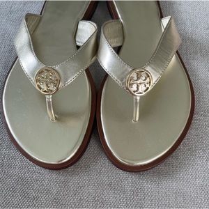 Tory Burch great condition worn a few times size 8 gold sandal